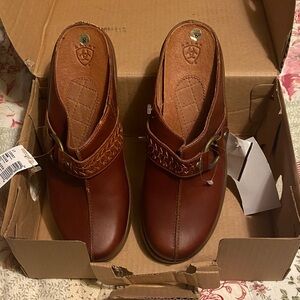 NEW in Box Ariat Brown Leather Mules Size 8